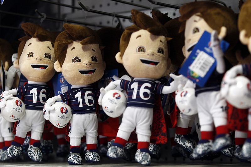 УЕФА у проблемима: Маскота названа као секси играчка